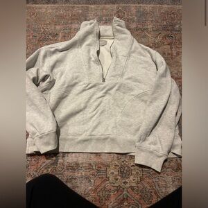 Everlane Quarter half-zip
Sweatshirt Light Grey